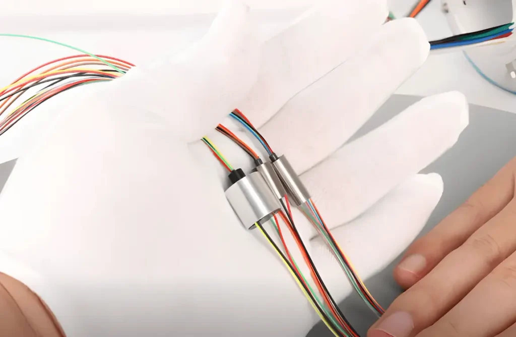 Miniature slip ring